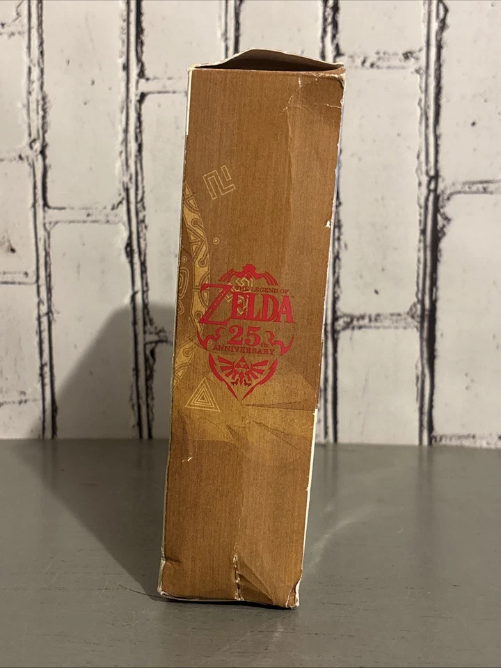 The Legend of Zelda: Skyward Sword (Wii 2011) Limited Edition Controller Box Set - Image 4 of 4