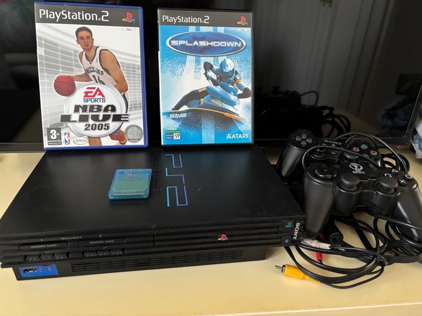 consola playstation 2, black, used back perfect, two controls, EyeToy camera