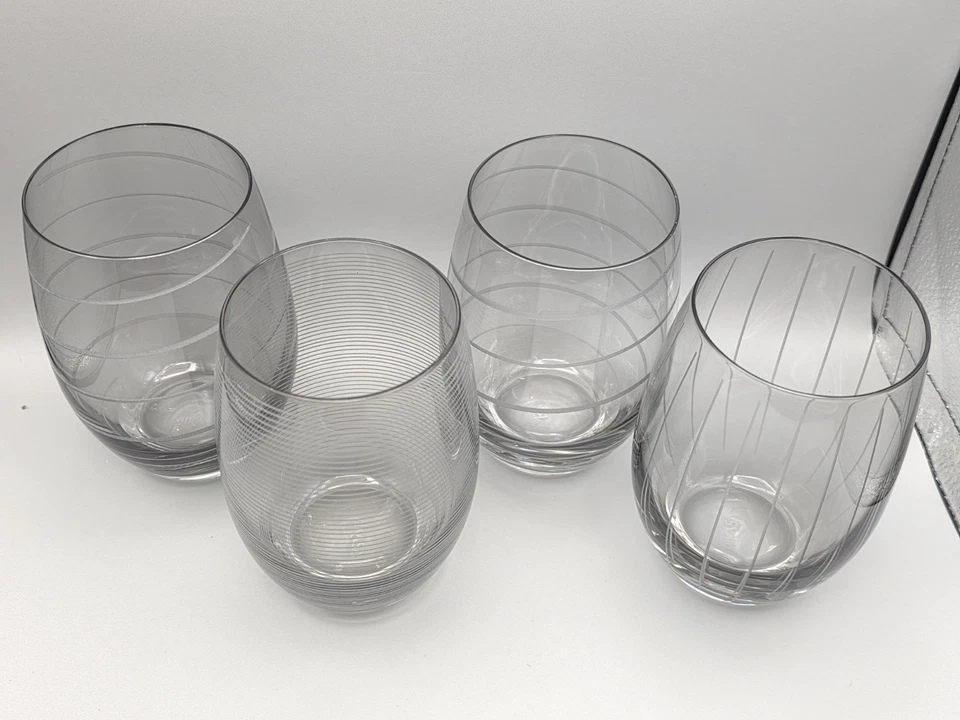 Juego de 4 copas de vino sin tallo Mikasa Cheers gris humo Foto 2 de 4