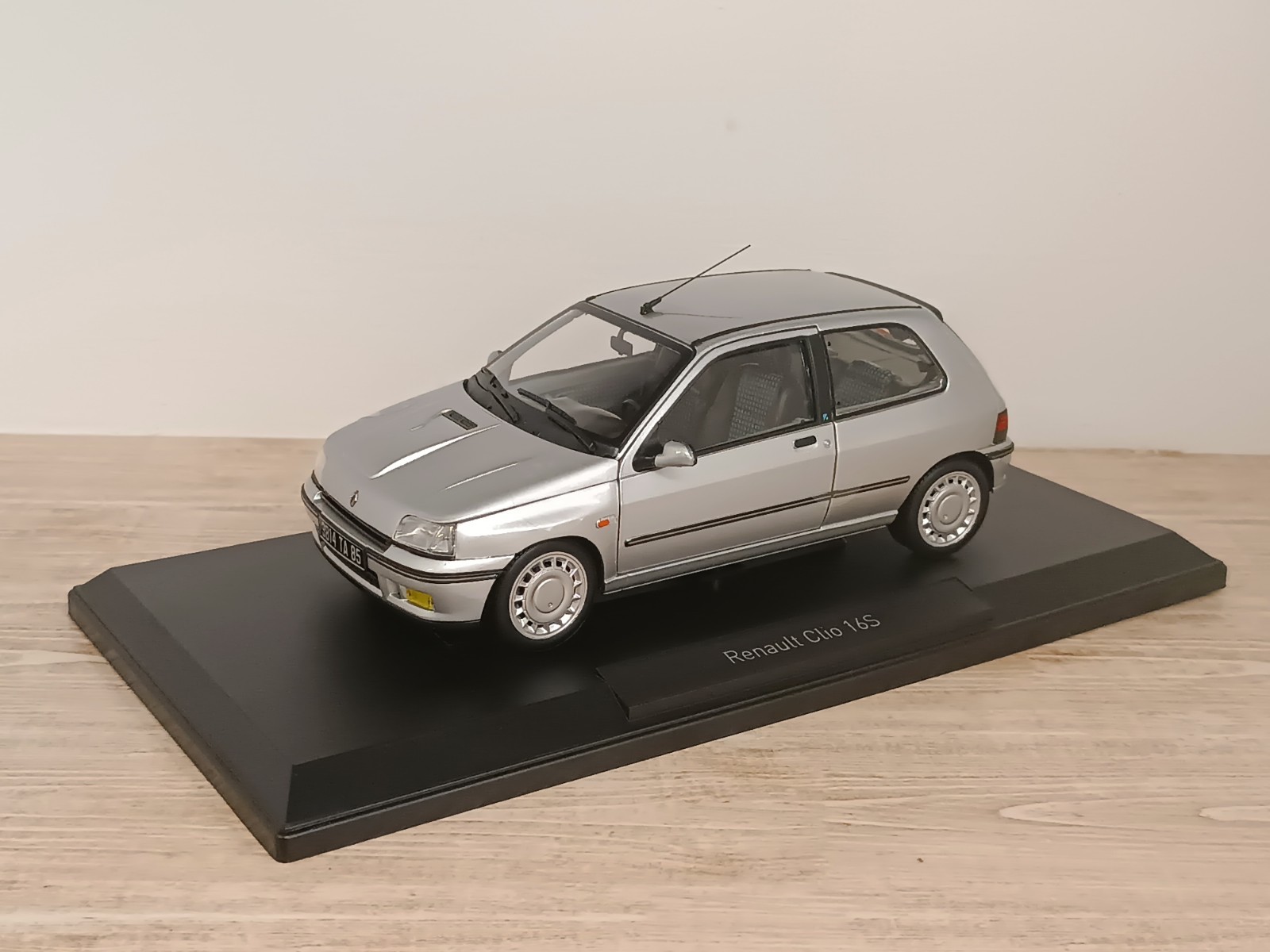 Norev Renault Clio 16s 1992 1:18 185256