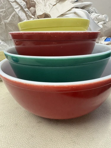 Pyrex Mixing Bowls Set Of 4 Primary Colors. Numbers 404, 403, 402, 401