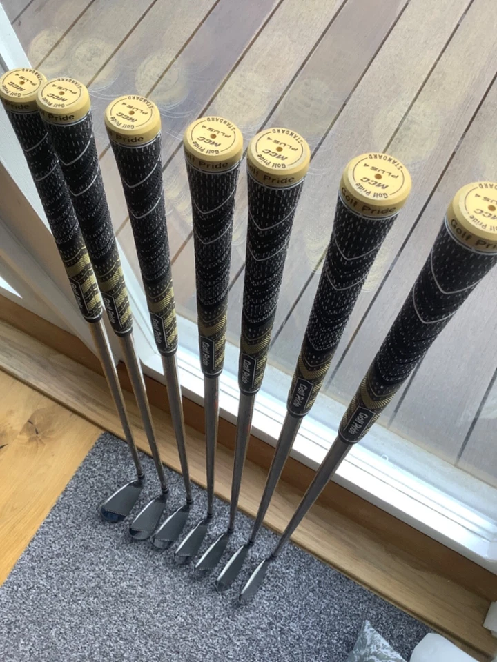 Custom MacGregor V-Foil 1025C forged irons 4-PW, PGA Tour issue Crossfire shafts - Image 2 of 4