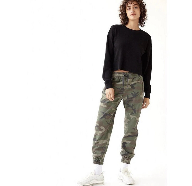 Aritzia TNA Alix Green camo Cotton Twill Camouflage cargo jogger size XS