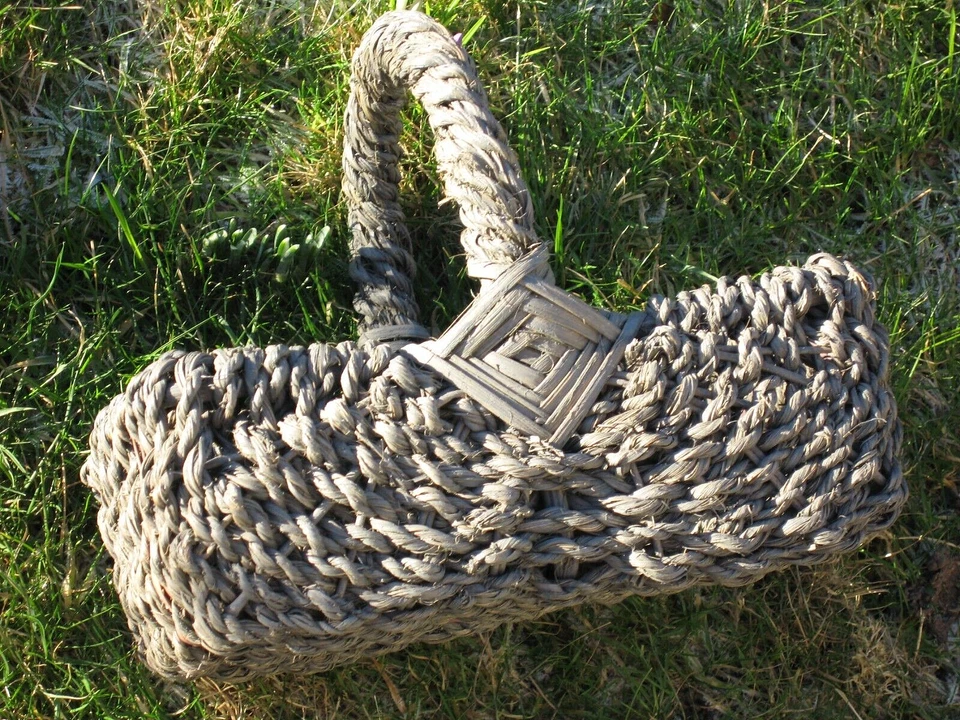 basket seagrass, shopping picnic, dark blue grey, storage/decor toy vintage, VGC - Image 4 of 4