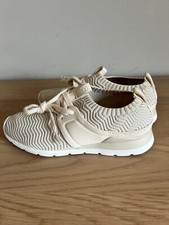 UGG Treadlite Sneakers Women  s Size 5 Light Weight 1099837