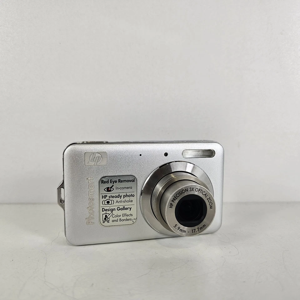 HP Photosmart R742 7.0MP Compact Digital Camera Silver Tested Working - Image 2 of 4