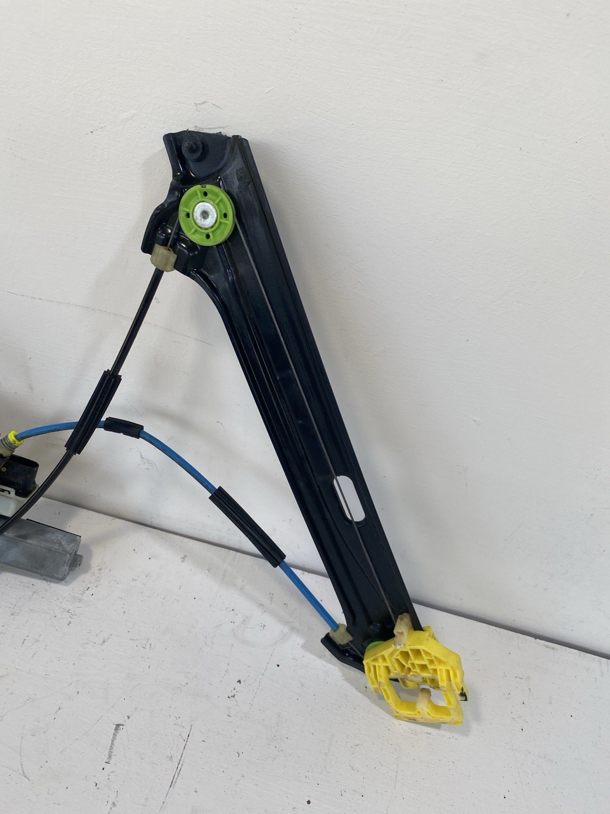 2019-2020 BMW I8 - Right Power Window Motor 7046031