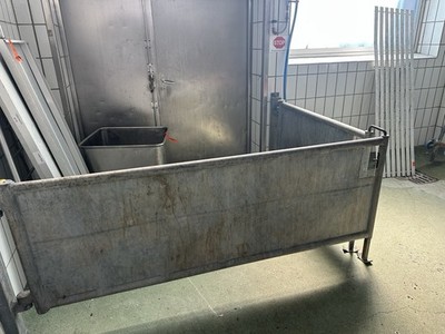 Tierbox 2 schenkelig  Verz .Stahl zur Wandmontage 216cm Lang auf 150cm 89cm Hoch
