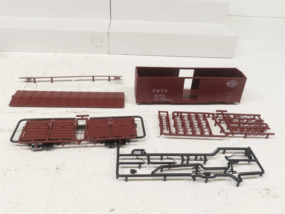 Red Caboose RC-8053-1 HO Pittsburg & Lake Erie AAR Boxcar LN - Image 2 of 4