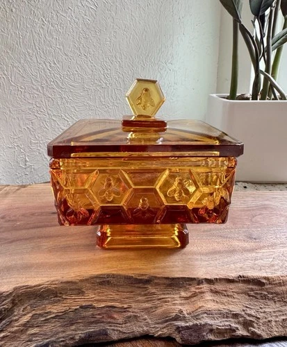 Fenton Honey Bee Honeycomb Amber Glass Lidded Box Square Covered Dish