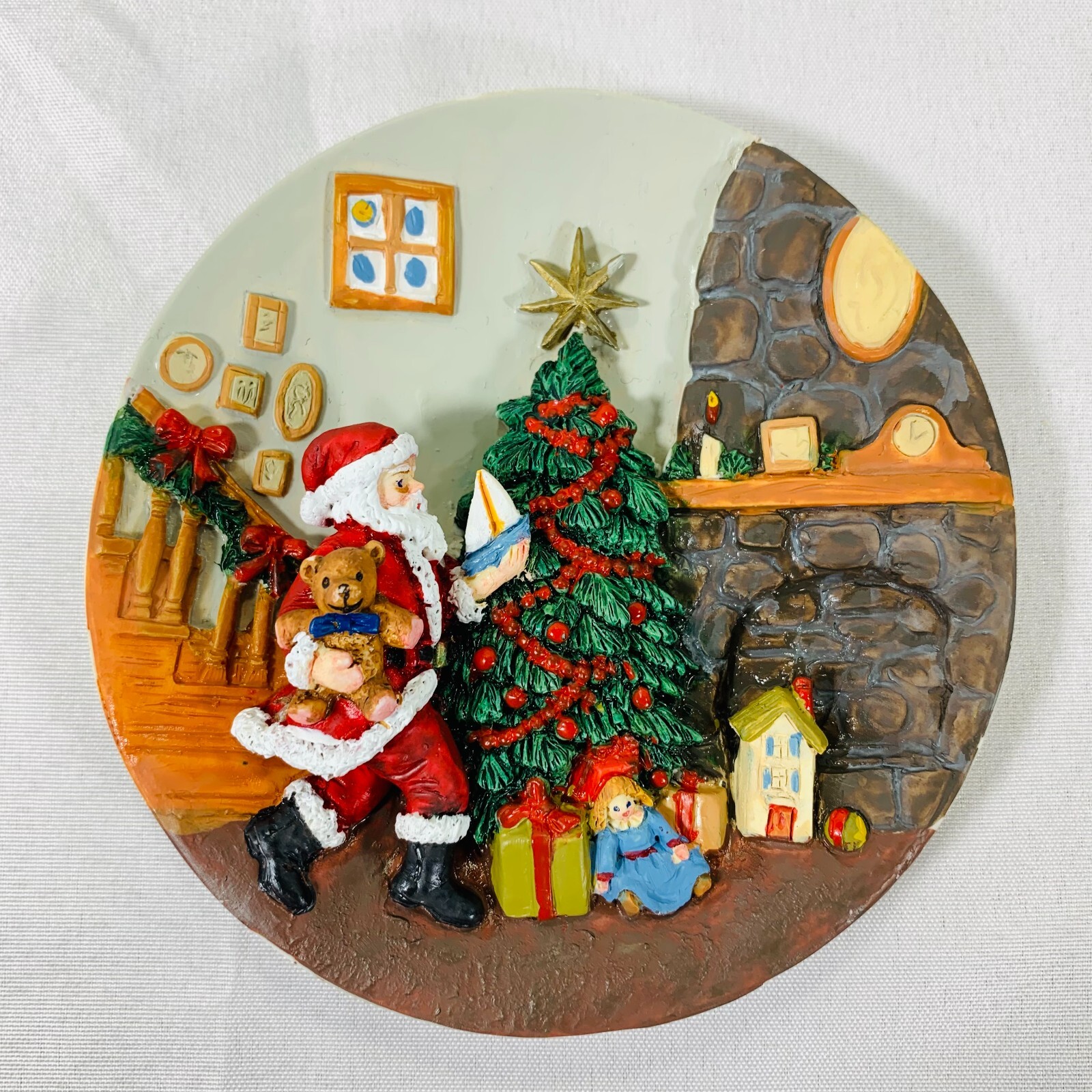 “A Christmas Remembered” Collector’s Edition Plate & Stand Handmade Santa 1997