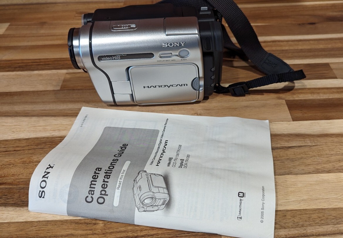 Sony CCDTRV138 Video Camera Recorder Hi8 HANDYCAM VISION, No Charger