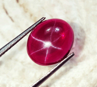 Zertifizierte Natural Star Ruby 6.90 Ct 6-Strahl Oval Freier Edelstein