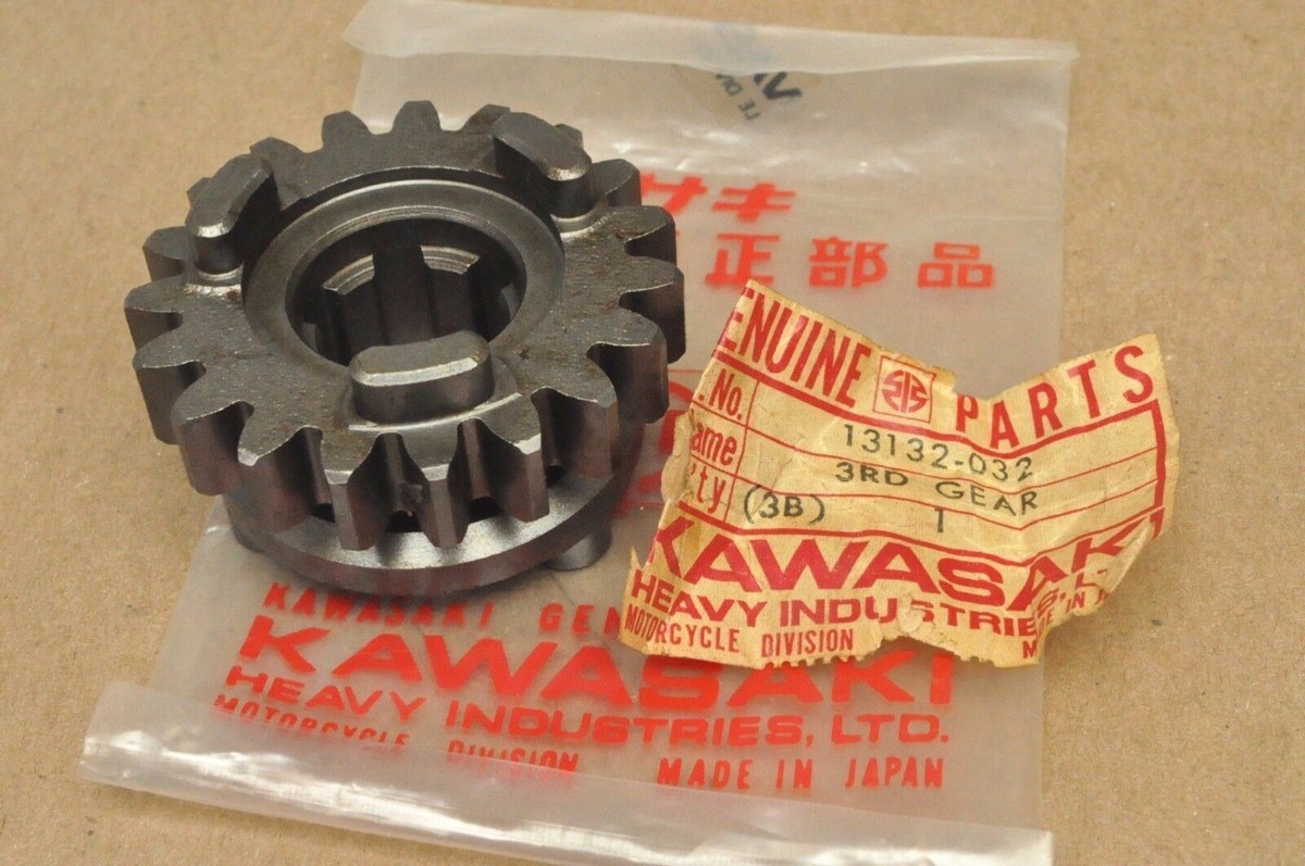 NOS OEM Kawasaki 1973 F11 M Drive Shaft Third 3rd Gear 19T 13132