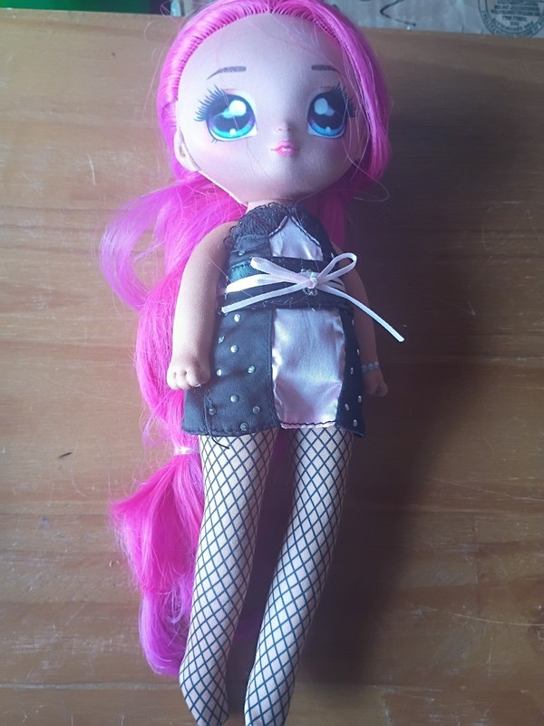 T5 Na! Na! Na! Surprise Teen Fashion Doll w/ Outfit - Pink Hair 