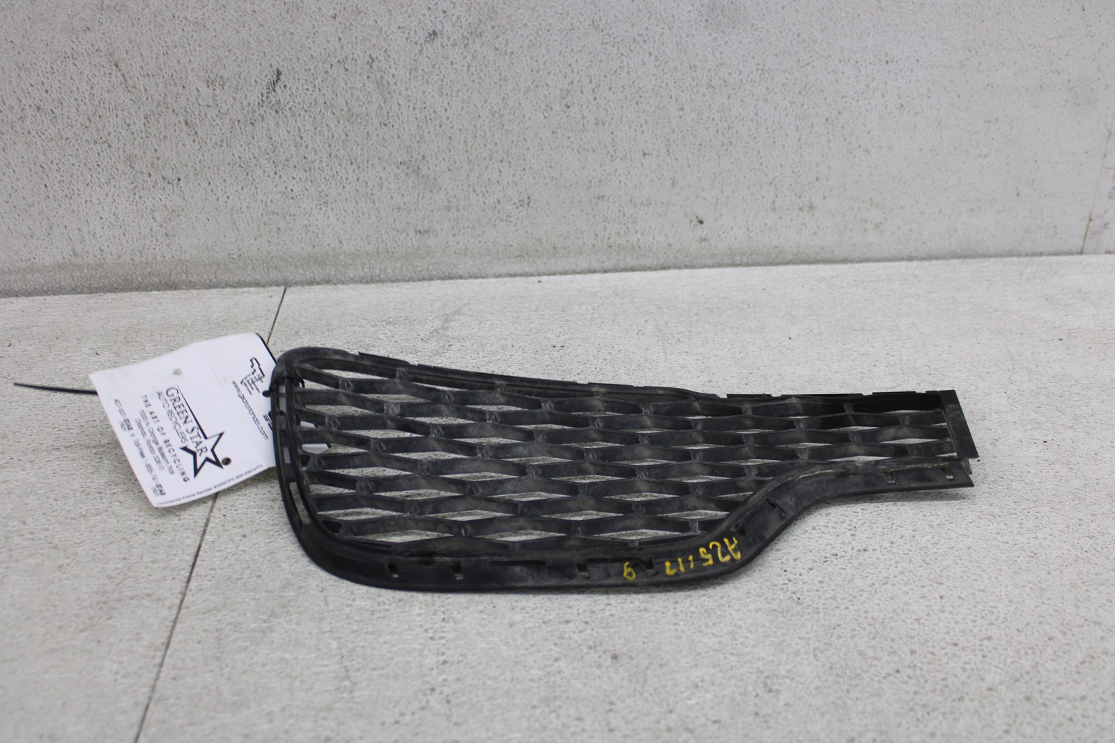 Grille PASSENGER SIDE LOWER AS SEEN 4DR DOHC TURBO MASERATI GHIBLI 2015