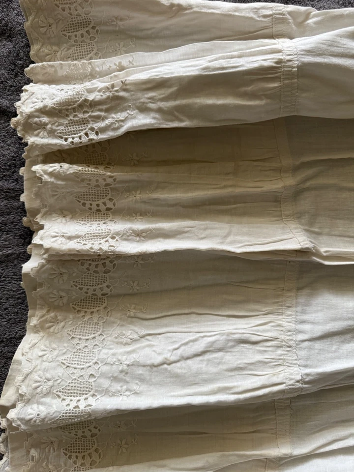 Antigua enagua victoriana eduardiana de algodón blanco - encaje con ojales Foto 4 de 4