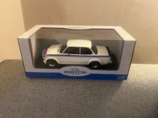 BMW 2002 Turbo (1973) White 1/18 Scale Model Car - Model Car Group