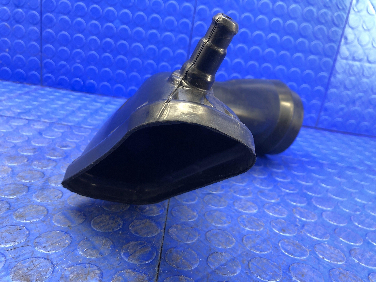 2016-2021 MCLAREN 570S OEM RIGHT AIR CLEANER FILTER DUCT PIPE 13F0683CP