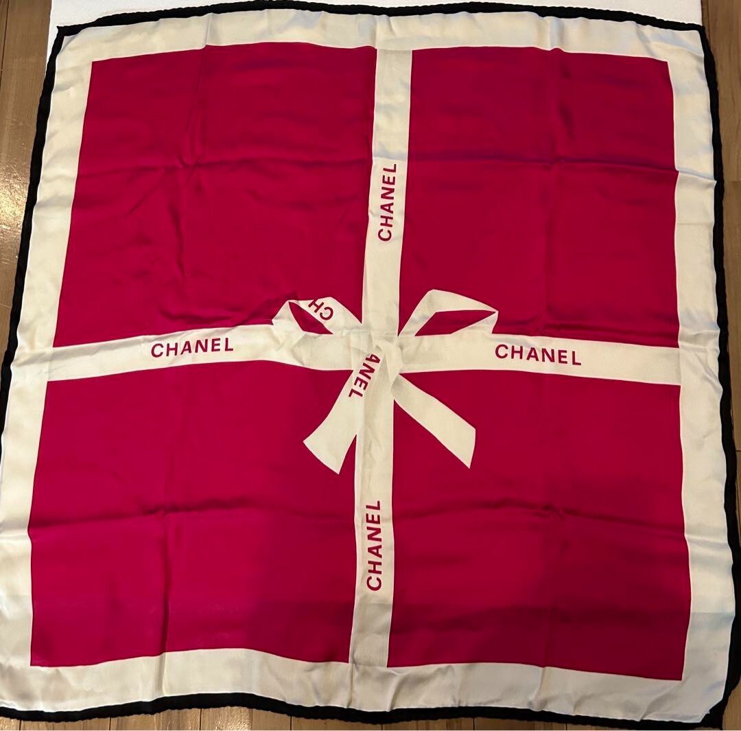 CHANEL Silk CC Logo Chain Scarf Black Gold CHANEL Silk Mini Scarf