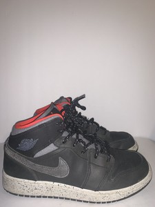 air jordan 1 mid holiday