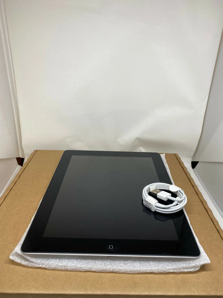 Apple iPad 4th Gen 32GB with Retina display, Wi-Fi Only, 9.7in BLACK - Image 2 of 3