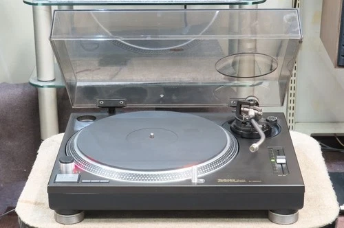 Technics SL-1200MK4 Record Player Black/Gold with Audio Cable Tested & Working