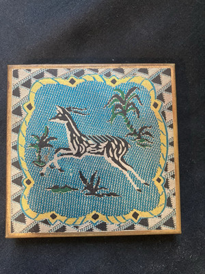 VOLUPTE Ladies Powder Compact with decorated edges, bottom, Impala