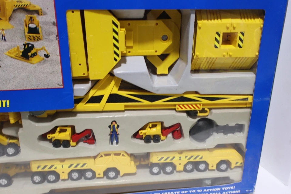 1996 Sealed Mattel Hot Wheels Mega-Rig Construction Site Super Truck CAT Playset - Image 4 of 4