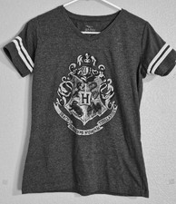 Women's MEDIUM Gray Hogwarts Crest T-Shirt Universal Studios The Wizarding World