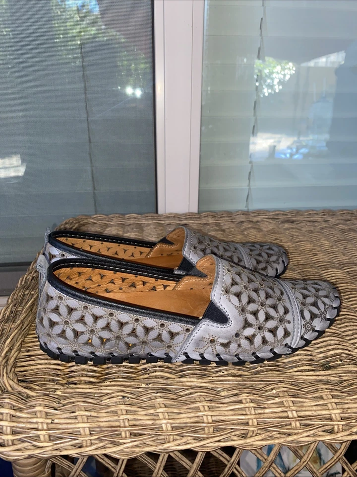 Spring Step Flowerflow Leather Cut Out Slip On Loafer Shoe Women's 38/7 Gray - Image 4 of 4