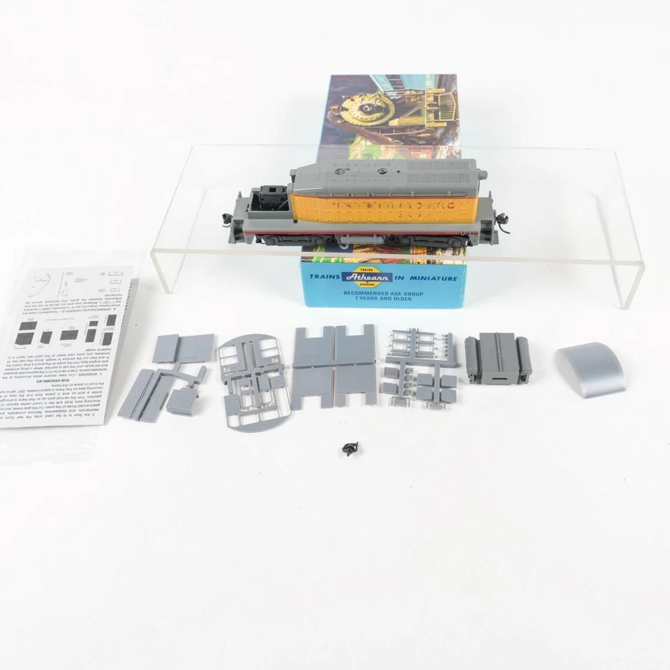 Kit locomotora diésel Kato escala HO Union Pacific Colors NW2 alimentado por CC Foto 2 de 4