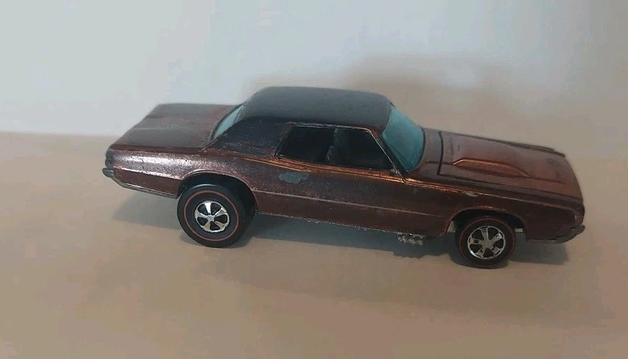 Hot Wheels Redline Custom T-Bird 1967 Cobre Blanco Int. Top negro hecho en EE. UU. Foto 2 de 4