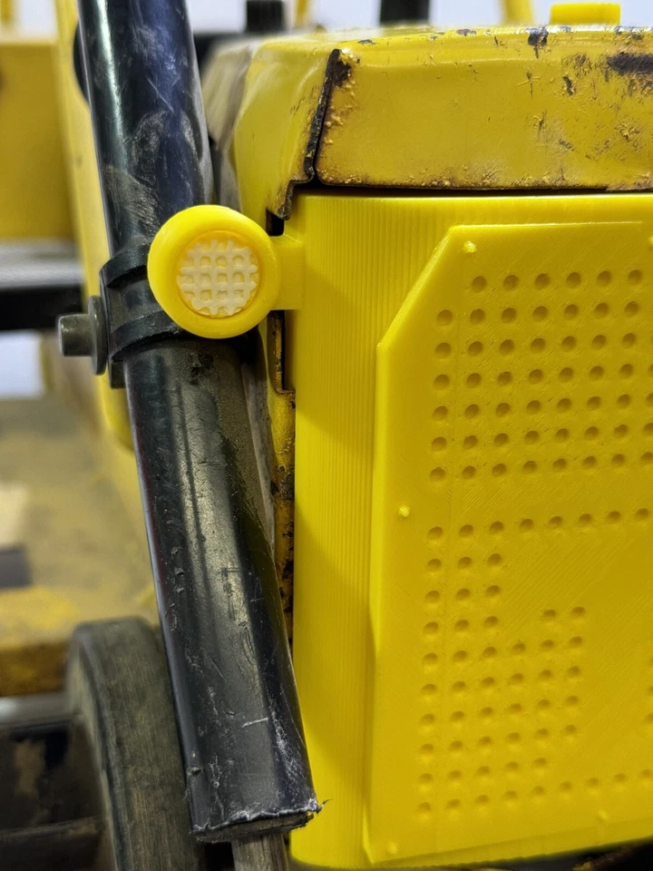 1 REJILLA DE REPUESTO AMARILLA T-9 T9 PODEROSA TONKA Foto 3 de 4