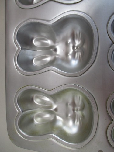 Vintage Easter Wilton Cake Pan 6 Mini Bunnies 2705-1426 Rabbit Baking Pan Bunny - Picture 9 of 12