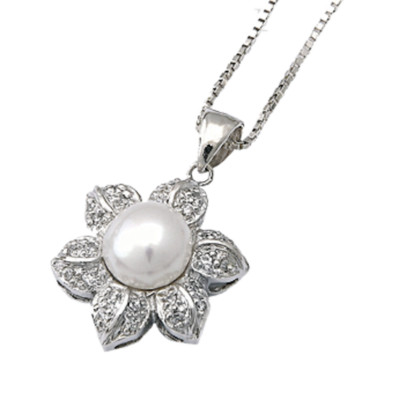 Collana con ciondolo a forma di fiore della va in oro 18 carati