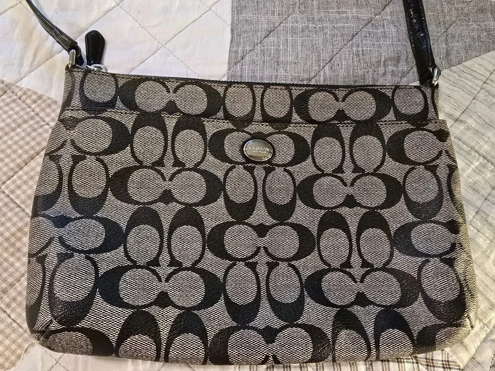 Borsa a tracolla Coach F52175 Peyton Signature Swingback nera nuova senza etichette