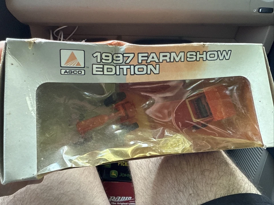 Ertl 1/43 Allis-Chalmers Model "C" and Roto Baler (1997 Farm Show Edition) - Image 2 of 4
