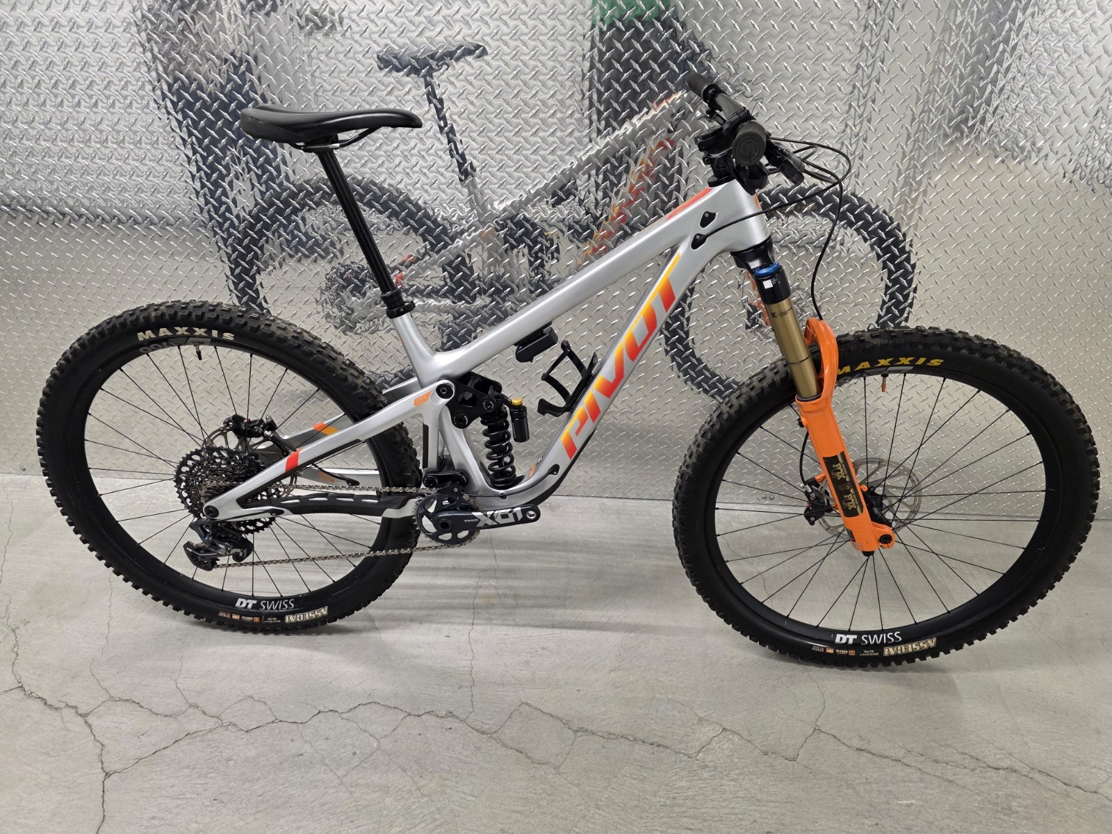 2023 Pivot Firebird 29 Medium Coil