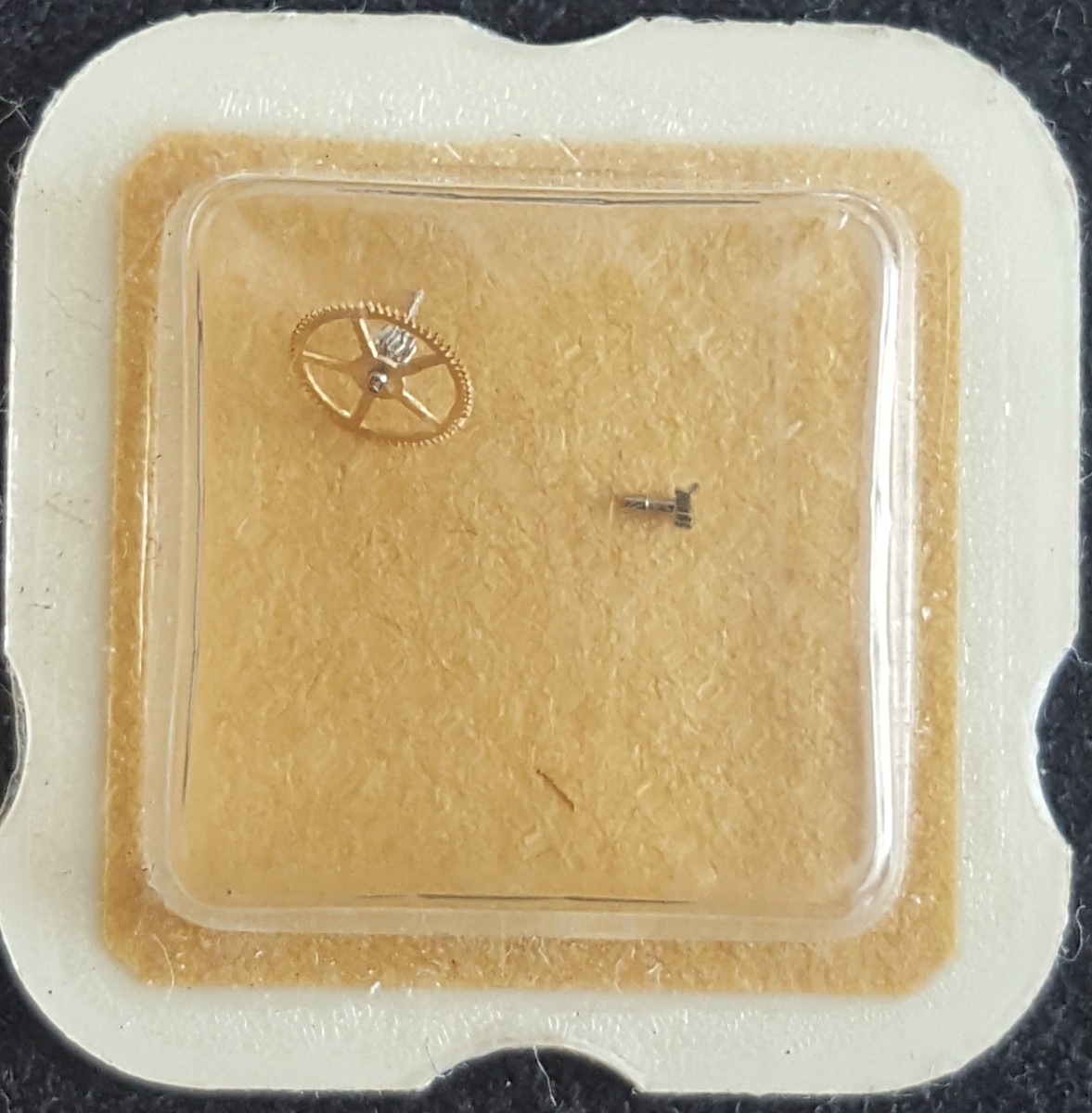 Omega Caliber 640 Part Number 1224 (Center Wheel + Canon Pinion