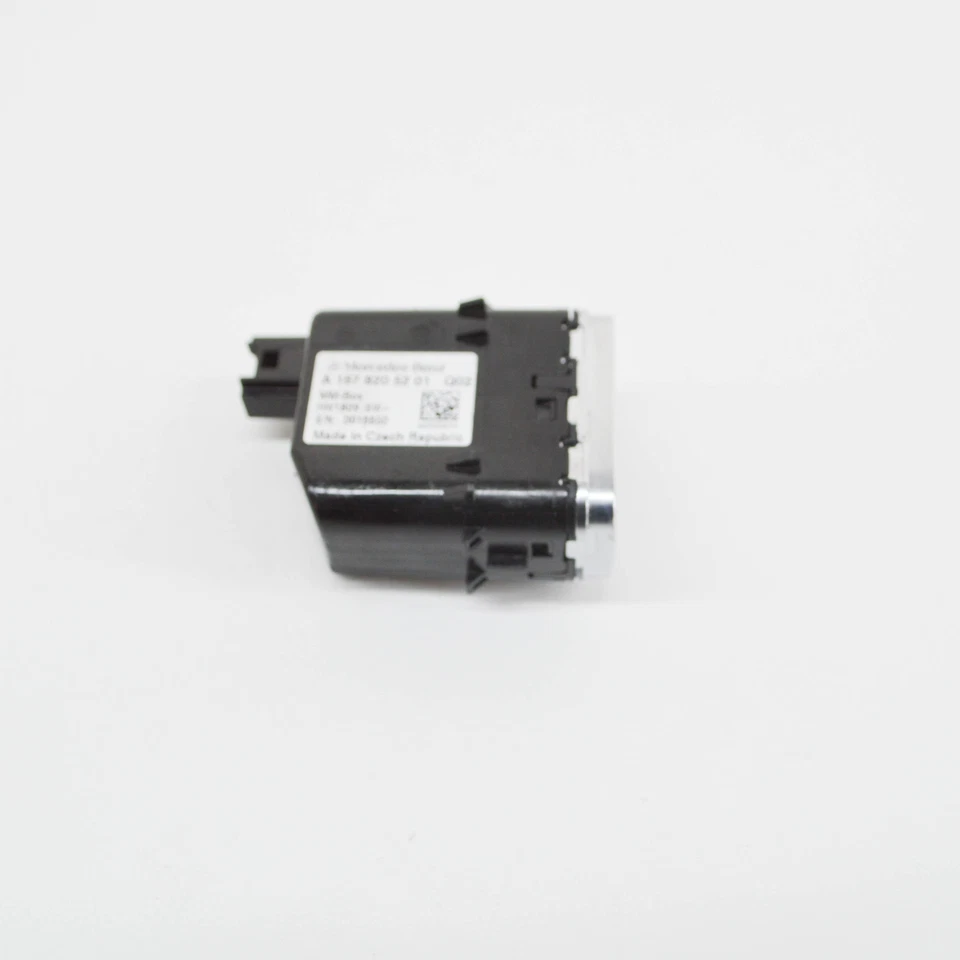 MERCEDES-BENZ GLS X167 400d Garniture coffre latérale Prise USB C A1678205201 - Photo 2/4