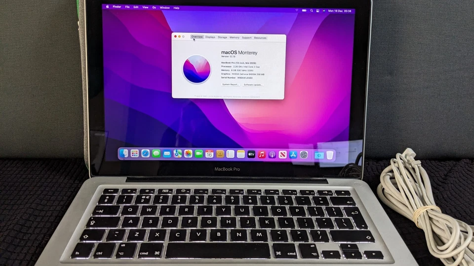 Apple MacBook Pro 13" - 8GB RAM 240GB SSD Intel Core 2 Duo - Monterey OS - Image 3 of 4