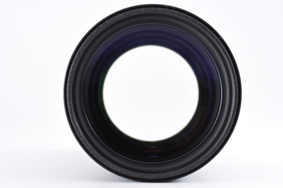 Nikon AF DC-NIKKOR 135mm f/2 D Defocus Image Control Lens Nikon AF DC-NIKKOR 135mm f/2 D Defocus Image Control Lens