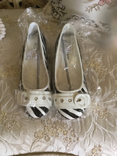 White/Black print Faux Leather Flat Heel Round Toe Slip On Casual Shoes Size 6 - Picture 7 of 10