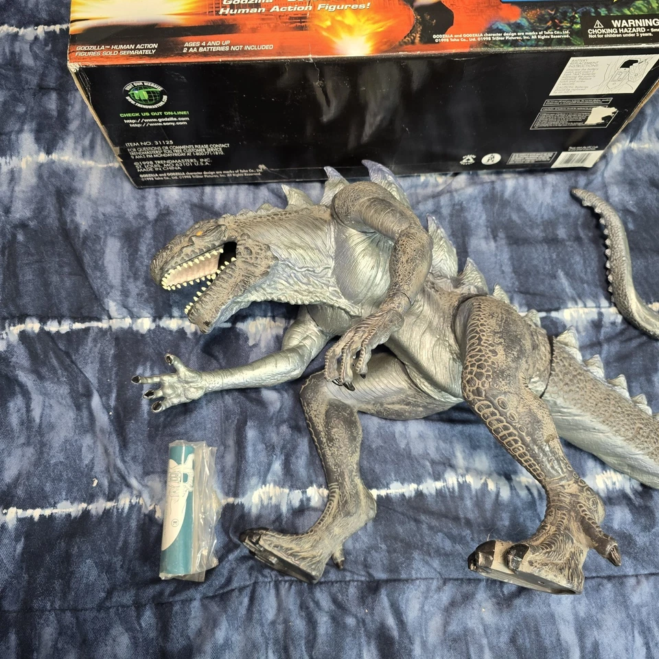 RARE ULTIMATE GODZILLA TOHO Movie Monster Figure 1998 With Box 2 Feet Tall - Image 3 of 4
