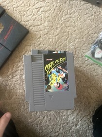 Vintage Nintendo NES-001 1985 Console with Accessories & Game Collection