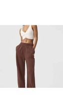 ALO Yoga Accolade Straight Leg Sweatpant in Chestnut