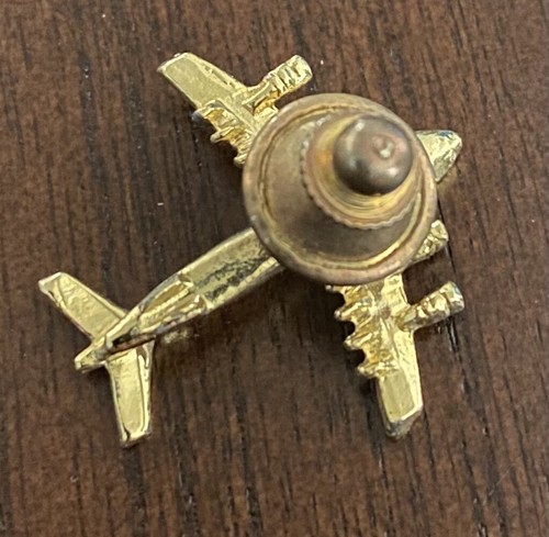 Vintage Airplane Jet Boeing Gold Toned Lapel Hat Pin Pin Back. - Picture 2 of 2