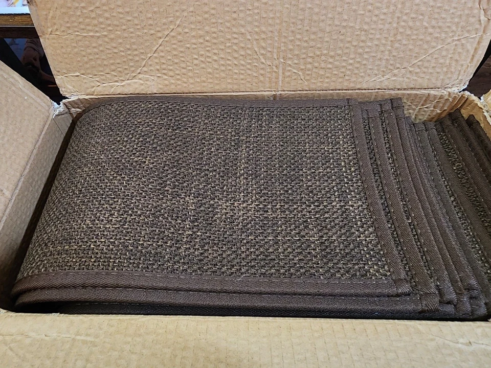 Paquete de 15 peldaños de alfombra de madera marrón para escaleras de goma antideslizantes GOYLSER 8" x 30" Foto 2 de 2