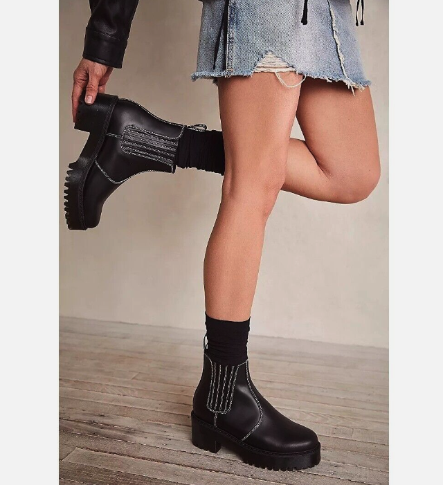 DR. MARTENS ROMETTY CS. Atlas Contrast Stitch Heeled Chelsea DR. MARTENS ROMETTY CS. Atlas Contrast Stitch Heeled Chelsea
